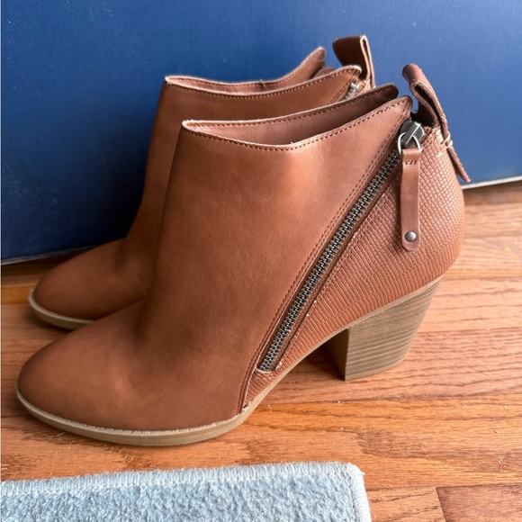 DV by Dolce Vita Brown Ankle Booties - Picture 10 of 10